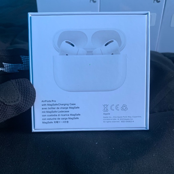 Apple airpod 3rd generation new (7 available) - Picture 4 of 16